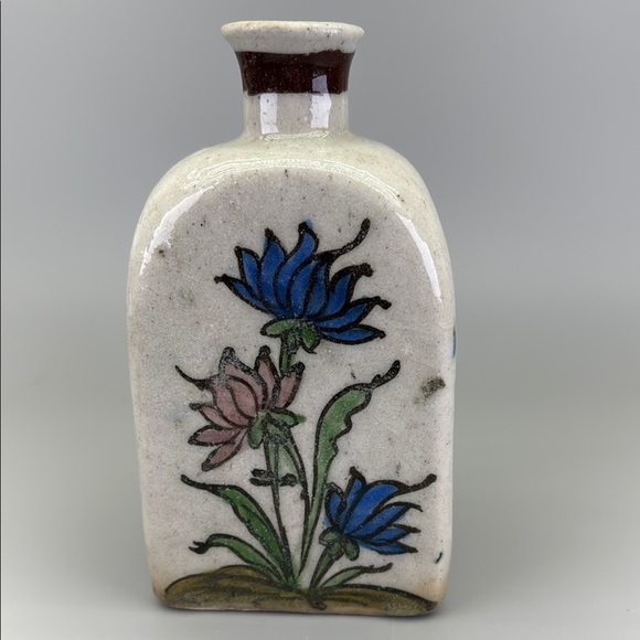 Antique Handcrafted Persian Iznik Vase - Picture 5 of 12